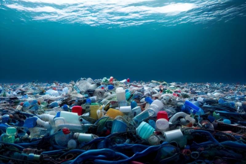 Οι σοκαριστικοί αριθμοί των πλαστικών στις θάλασσες – Τι κάνει η Ε.Ε. για να τα μειώσει