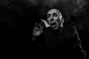 ‘’PARANOIA’’ ΠΑΡΑΤΑΣΗ ΠΑΡΑΣΤΑΣΕΩΝ ΕΩΣ ΤΗΝ ΚΥΡΙΑΚΗ 25 ΜΑΙΟΥ ΣΤΟ ΘΕΑΤΡΟ ΜΙΚΡΟΣ ΚΕΡΑΜΕΙΚΟΣ