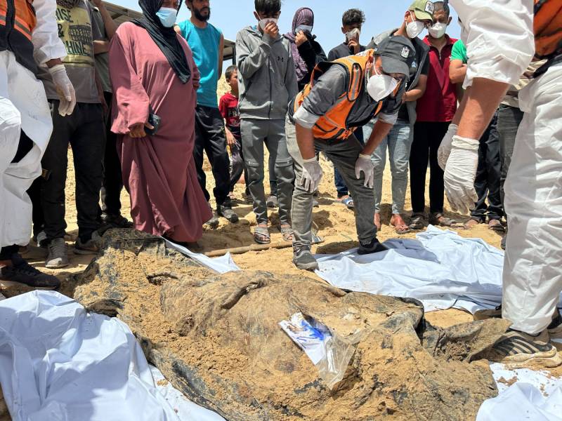 Live: Συγκλονιστικές εικόνες από τους μαζικούς τάφους στη Γάζα – Ανασύρονται συνεχώς πτώματα