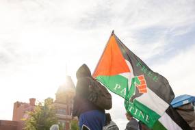 Live: Η Ιρλανδία θα αναγνωρίσει παλαιστινιακό κράτος – Οι Χούθι λένε ότι επιτέθηκαν σε πολεμικό πλοίο των ΗΠΑ