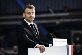 «Στοπ» στην απαγόρευση των social media για ανηλίκους στη Γαλλία: Τι σημαίνει για Μακρόν και ΕΕ