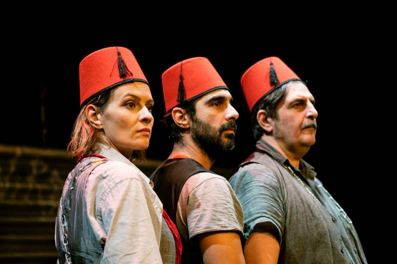 ΟΙ ΚΑΛΠΗΔΕΣ του Στρατή Μυριβήλη σε σκηνοθεσία Κώστα Παπακωνσταντίνου για τρίτη χρονιά παραστάσεων στο θέατρο OLVIO