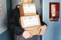 Τέλος στις πληρωμές courier με μετρητά: Οι αλλαγές που προβλέπονται και τα πρόστιμα