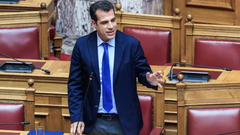 Ο Θάνος Πλεύρης σε ντελίριο ολοκληρωτισμού