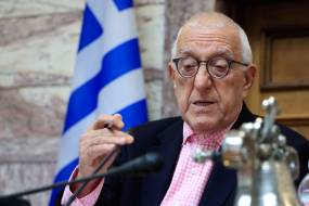 Βουλή: Ο Κακλαμάνης βάζει «κόφτη» στην μετάδοση των εξεταστικών μετά τις αποκαλύψεις για τον ΟΠΕΚΕΠΕ