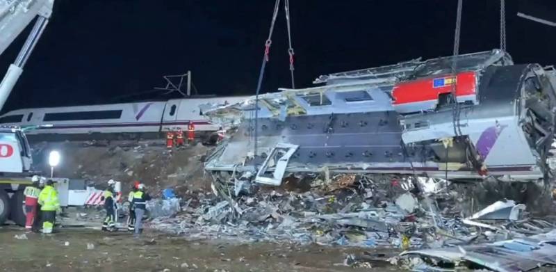 Ισπανία: Στους 74 οι νεκροί, τυχόν επιζώντες αναζητούν οι Αρχές – Τι γνωρίζουμε για τα αίτια του σιδηροδρομικού δυστυχήματος