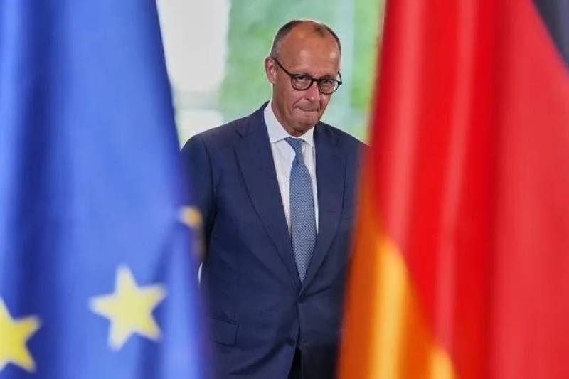 Μετά την ήττα στις εκλογές, ο Μερτς μετρά συμμάχους και αντοχές