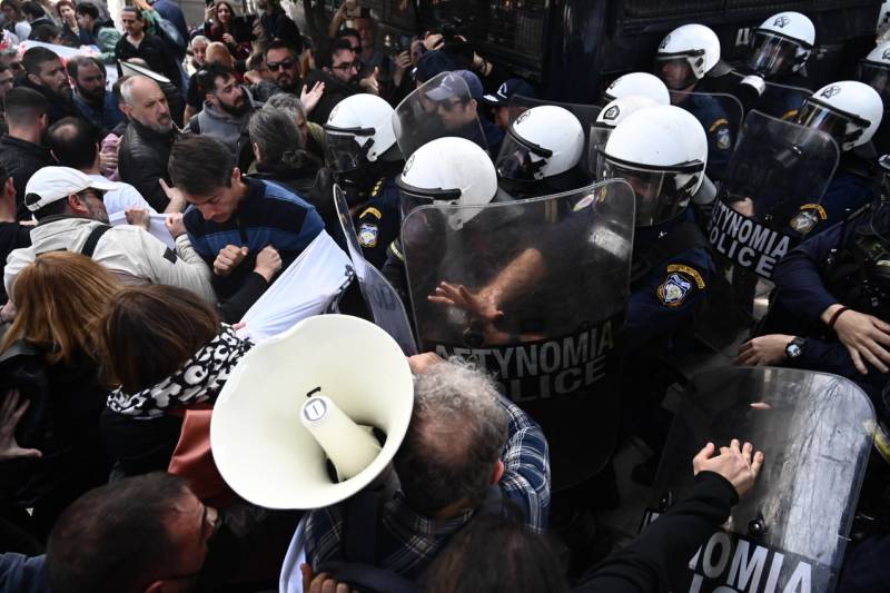 Οι εκπαιδευτικοί αντιδρούν στην αξιολόγηση και τις υπερωρίες – Κινητοποιήσεις και στάσεις εργασίας από 11/9