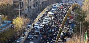 Ιράν: Λουτρό αίματος με 35 νεκρούς και 1.200 συλλήψεις σε διαδηλώσεις – Έφοδος σε νοσοκομείο (Video)