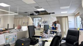 Νοσοκομείο Κορίνθου / Κατέρρευσε τμήμα της οροφής των νέων ΤΕΠ λίγες μέρες μετά τα εγκαίνια από τον Άδωνι