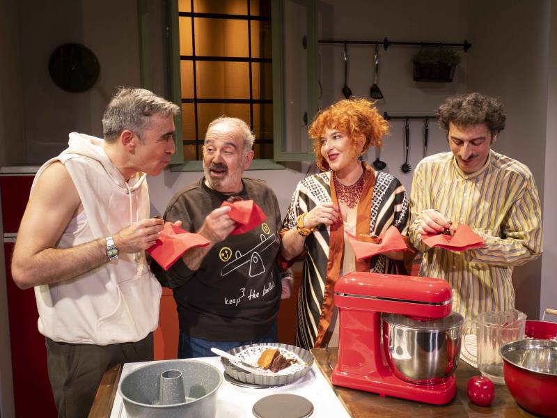 Το « ΚΕΪΚ » με την υπογραφή του Βαγγέλη Χατζηγιαννίδη και τη σκηνοθετική ματιά του Θανάση Ζερίτη είναι στο θέατρο Εμπορικόν