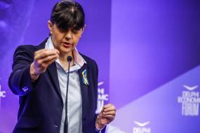 Η Κοβέσι πάει στην Κομισιόν την ελληνική κυβέρνηση – Φόβος για την περικοπή κονδυλίων