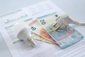 Ρεύμα: Ανεβαίνουν οι τιμές στα πράσινα τιμολόγια τον Οκτώβριο – “Ανάχωμα” τα μπλε για τα νοικοκυριά