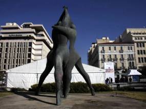 Πέθανε ο γλύπτης Βασίλης Δωρόπουλος – Έφτιαξε το άγαλμα στην πλατεία Κλαυθμώνος