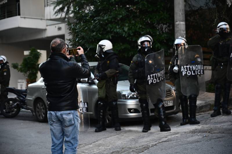 Μαύρες γιορτές για χιλιάδες δανειολήπτες / Πλειστηριασμοί στα σπίτια, αρπακτικές πρακτικές