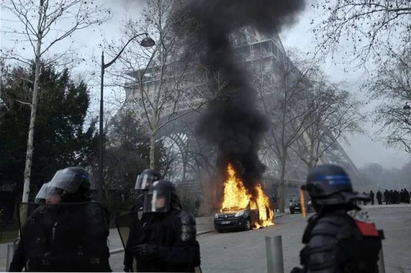 Γαλλία: Βγάζει στρατιωτικές δυνάμεις στους δρόμους ενόψει των νέων διαδηλώσεων