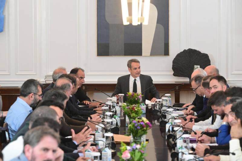 Αγρότες: «Δεν ακούσαμε τίποτα νέο, ο αγώνας συνεχίζεται» – «Η κυβέρνηση συζητάει μόνο τεχνικά ζητήματα», λέει ο Τσιάρας