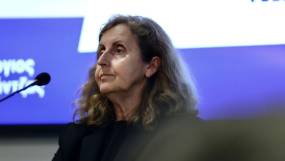 Τέμπη: «Πόσο βασανίστηκε το παιδί μου;» – Συγκλόνισε η μητέρα του Γιώργου Παπάζογλου στη δίκη