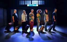 Lost &amp; Found στο Θέατρο Altera Pars / Ένα σύγχρονο έργο για τη μετανάστευση σε σκηνοθεσία Πέτρου Νάκου