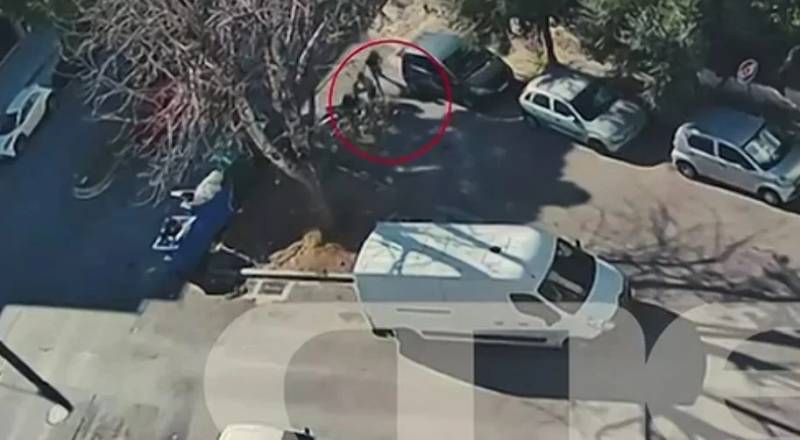 Επίθεση ακροδεξιών στην Ελευσίνα: Παραδόθηκε ο 18χρονος – Βίντεο ντοκουμέντο με το μαχαίρωμα και την εντολή «Σφάξ’ τον»