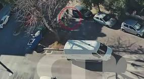 Επίθεση ακροδεξιών στην Ελευσίνα: Παραδόθηκε ο 18χρονος – Βίντεο ντοκουμέντο με το μαχαίρωμα και την εντολή «Σφάξ’ τον»