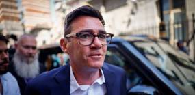 Βρετανία: Νέος πρωθυπουργός ο Άντι Μπέρναμ – Αναλαμβάνει την ηγεσία των Εργατικών