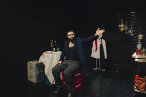 Με δύο μονολόγους στη σκηνή ενηλίκων, ξεκινάει την φετινή σεζόν το Θέατρο Κάτω απ' τη Γέφυρα στο black box ¨Πίσω χώρος¨ από 2 Νοεμβρίου & για 20 μόνο παραστάσεις.