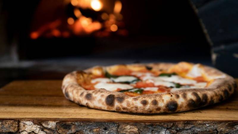Έφοδος του ελληνικού FBI στην Pizza Fan: Δεν απέδωσε ΦΠΑ 25 εκατ. ευρώ – 9 συλλήψεις