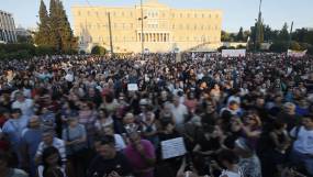 Ποτάμια διαδηλωτών ζήτησαν «δικαιοσύνη» για τα Τέμπη