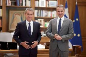 Στη ΝΔ ο Ανδρέας Λοβέρδος- Παρελθόν το “για πάντα ΠΑΣΟΚ” / Το ΠΑΣΟΚ συνδέει με το σκάνδαλο των υποκλοπών την προσχώρηση Λοβέρδου στη ΝΔ