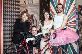 ΣΤΟ FOUGARO ARTCENTER Η ΝΕΑ ΠΑΡΑΣΤΑΣΗ ΤΗΣ ΟΛΙΑΣ ΛΑΖΑΡΙΔΟΥ "ΣΤΟ ΘΕΑΤΡΟ" ΑΠΟ ΤΙΣ 28 ΑΠΡΙΛΙΟΥ