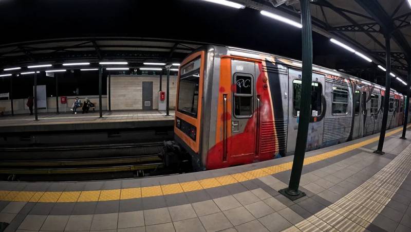 Συναγερμός στον ΗΣΑΠ: Επιβάτες εντοπίστηκαν στις γραμμές του τρένου