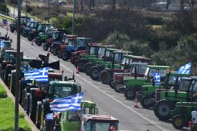 Αγρότες / Τετραήμερος αποκλεισμός της Αθηνών-Λαμίας – Πού έχουν στηθεί τα μπλόκα [Φωτο, Βίντεο]