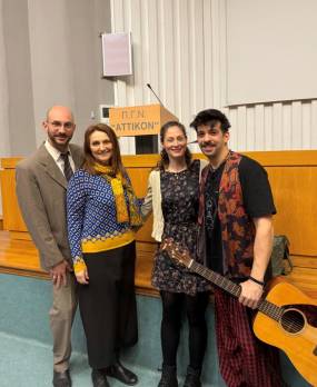 "Ευτυχώς, Ευτυχία!" του Γιώργου Γαλίτη - Το Τρένο στο Ρουφ στα δημόσια νοσοκομεία της Αττικής