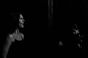 «Ulrike – γράμματα από τη νεκρή πτέρυγα» βασισμένο στις επιστολές της Ουλρίκε Μάινχοφ | Θέατρο Φούρνος | 27 Απριλίου - 13 Μαΐου 2026