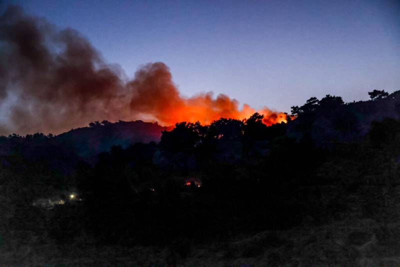 Χίος: Καταστροφικό το πέρασμα της πυρκαγιάς – Στάχτη πάνω από 70.000 στρέμματα