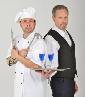 Οι «Καραμέλες Ούζου»: Μια νύχτα, δύο άνθρωποι και ένα τέλος που δεν θα ξεχάσετε στην κωμωδία της χρονιάς – στο Από Μηχανής θέατρο