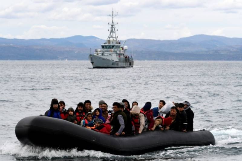 Στη φυλακή οι “παράνομοι μετανάστες” – Τι φέρνει το νομοσχέδιο Βορίδη