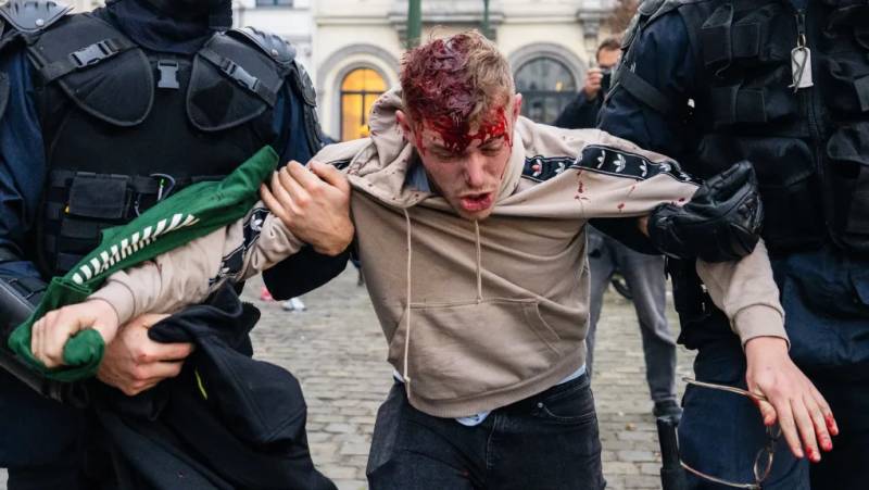 «Βράζει» η Ευρώπη - Ξύλο και χημικά κατά αγροτών στις Βρυξέλλες [βίντεο, εικόνες]