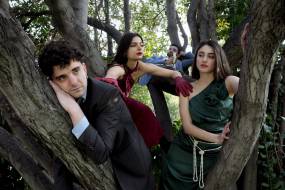 H παράσταση "Λεόντιος και Λένα" του Georg Büchner σε σκηνοθεσία Ειρήνης Λαφαζάνη θα κάνει πρεμιέρα στο Θέατρο 104 την Παρασκευή 8 Μαΐου.