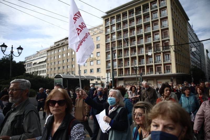 Προσφυγές στο ΣτΕ και το Ελεγκτικό Συνέδριο για τη 13η και 14η σύνταξη προαναγγέλλει το Ενιαίο Δίκτυο Συνταξιούχων