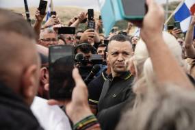 Αποφυλακίστηκε ο νεοναζί Κασιδιάρης και ανακοίνωσε κόμμα – Κλακαδόροι τον επευφημούσαν [εικόνες – βίντεο]