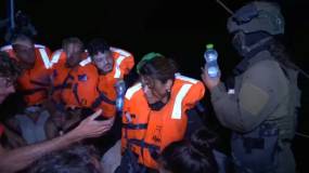 Madleen / Στη φυλακή οδηγούνται οι 12 συλληφθέντες ακτιβιστές – Διεθνείς αντιδράσεις