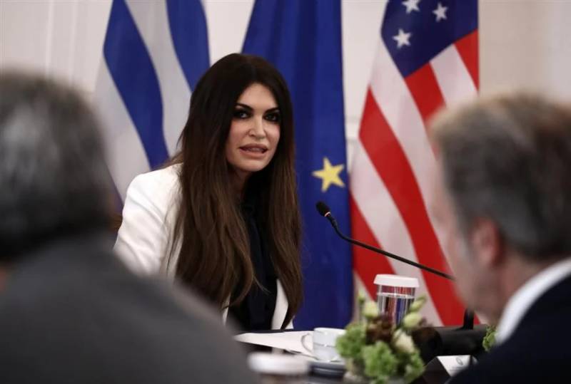 Ο Τραμπ κάλεσε την Γκίλφοϊλ να παραιτηθεί - Το μήνυμα του Λευκού Οίκου και η πρώτη της αντίδραση
