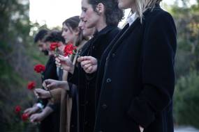 "Εντολή" Το συνταρακτικό έργο της Διδώς Σωτηρίου ζωντανεύει για 1η φορά επί σκηνής σε διασκευή και σκηνοθεσία Νάντιας Δαλκυριάδου
