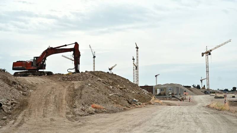 Σκαλωσιά πλάκωσε εργάτες στο Ελληνικό – Ακολουθούν στάση εργασίας και απεργία