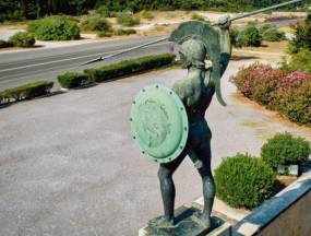 Η κυβέρνηση βγάζει στο σφυρί και τις «Θερμοπύλες»