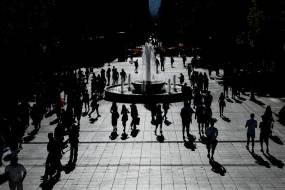 Eurostat / «Βουτιά» 22,3% στο διάμεσο εισόδημα στην Ελλάδα – Το 87,1% δυσκολεύεται να τα βγάλει πέρα
