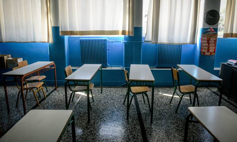 Μέγαρα – «Έξω οι φασίστες από τα σχολειά μας» / Σάλος από δημόσιες «ευχαριστίες» συλλόγου γονέων στον Κασιδιάρη