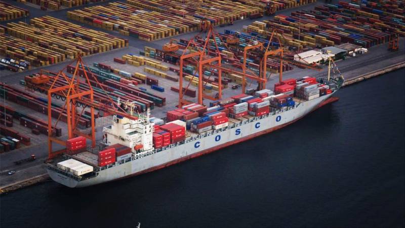 Euractiv: Tα ελληνικά λιμάνια το πρώτο μέτωπο στον Ψυχρό Πόλεμο ΗΠΑ-Κίνας;